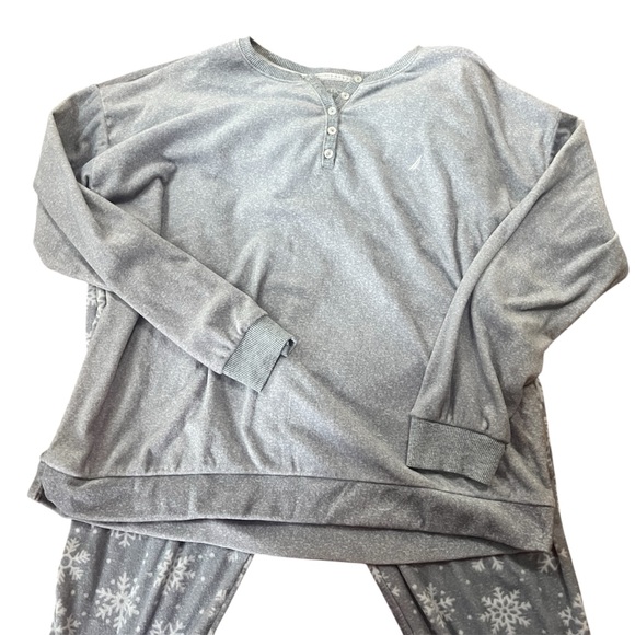 Nautica Women's Gray Snowflake Pajama Set - Picture 3 of 8